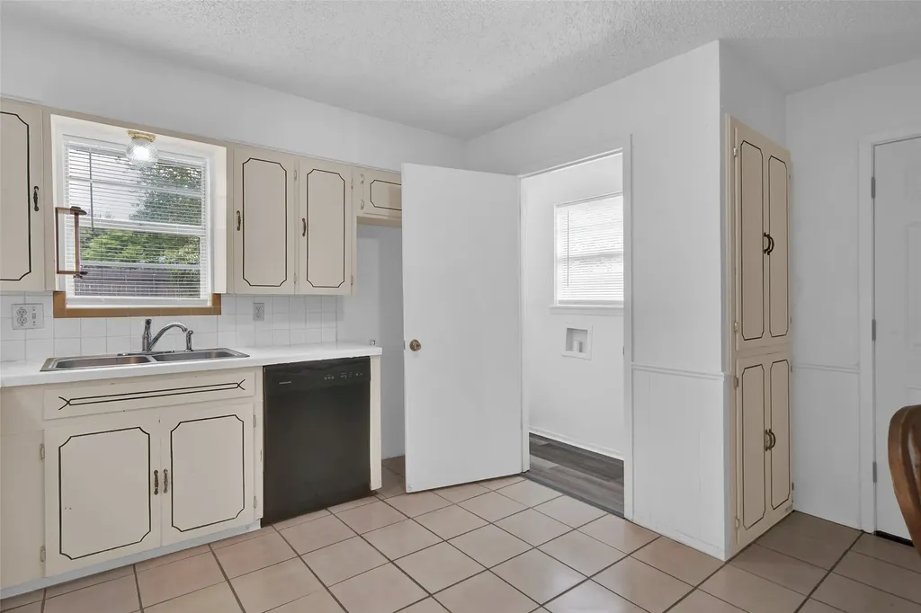 412 Lee Boulevard Pottsboro TX 75076