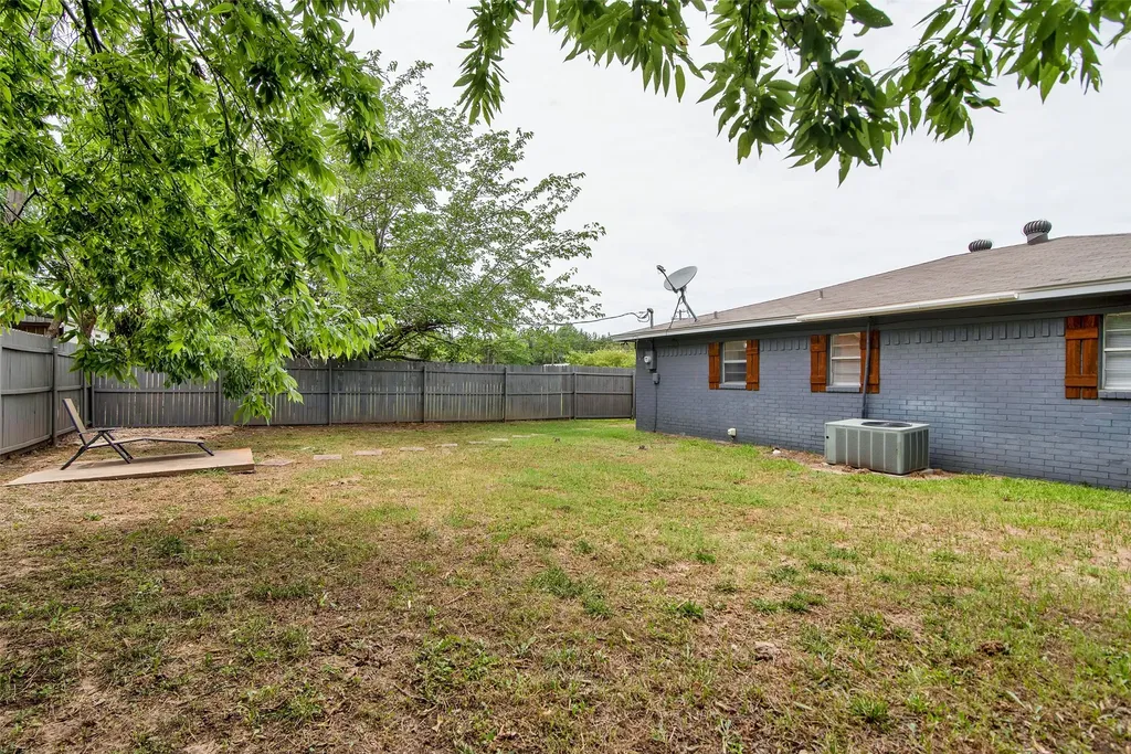 412 Lee Boulevard Pottsboro TX 75076