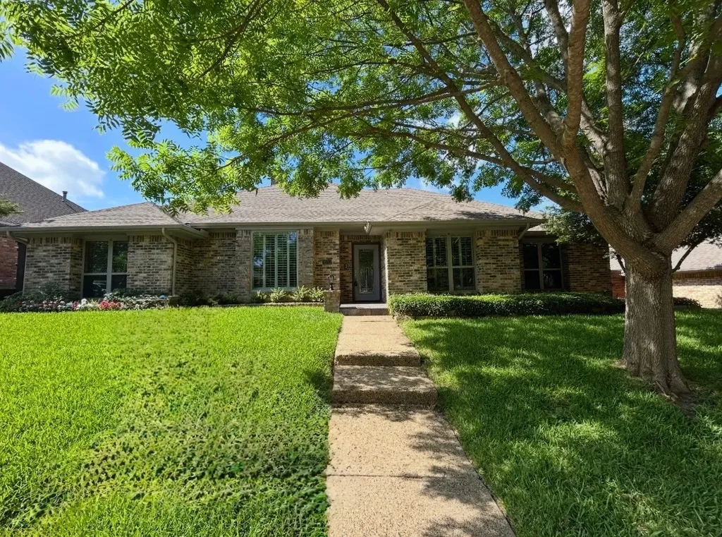 9426 Hillview Drive Dallas TX 75231