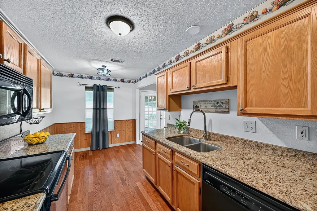 1600 Creekside Avenue Sherman TX 75092