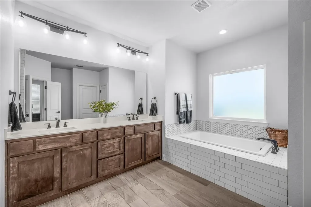 108 Stafford Trail Weatherford TX 76088