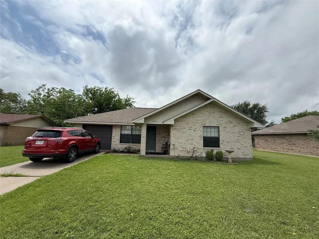 1004 Clover Street Bellmead TX 76705