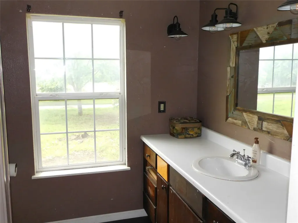 1032 Fm 936 Hubbard TX 76648