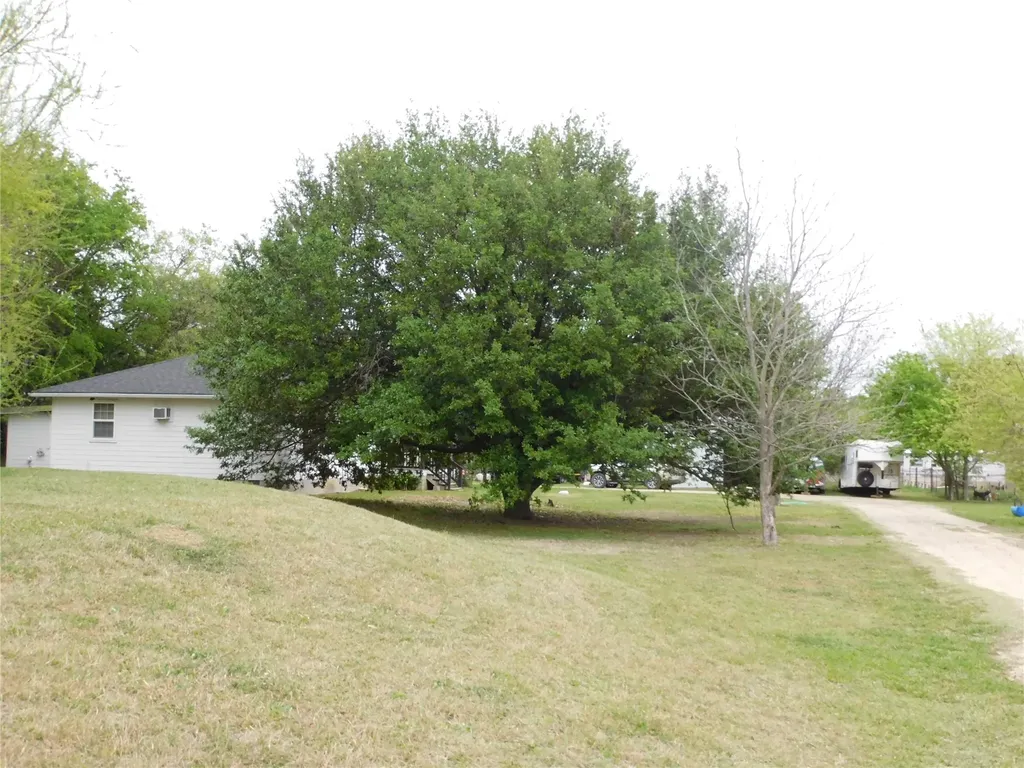 1032 Fm 936 Hubbard TX 76648