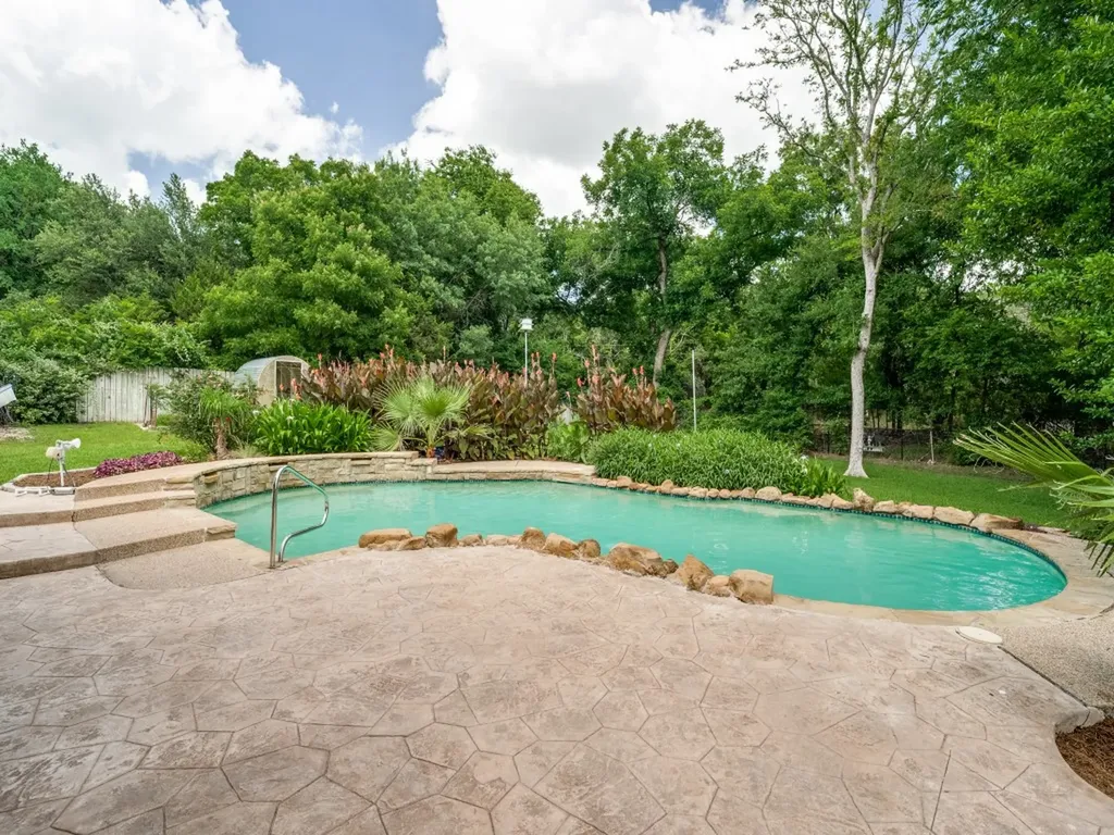 241 Southview Drive Hudson Oaks TX 76087