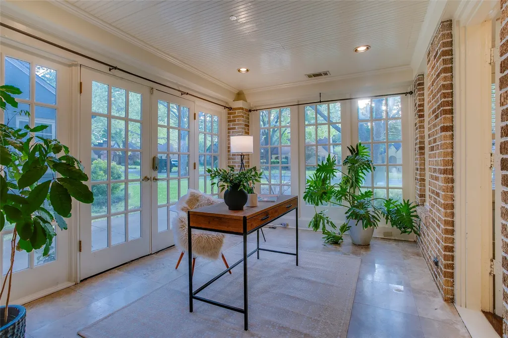 1126 N Windomere Avenue Dallas TX 75208