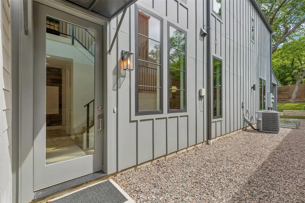 1228 Haines Avenue Dallas TX 75208
