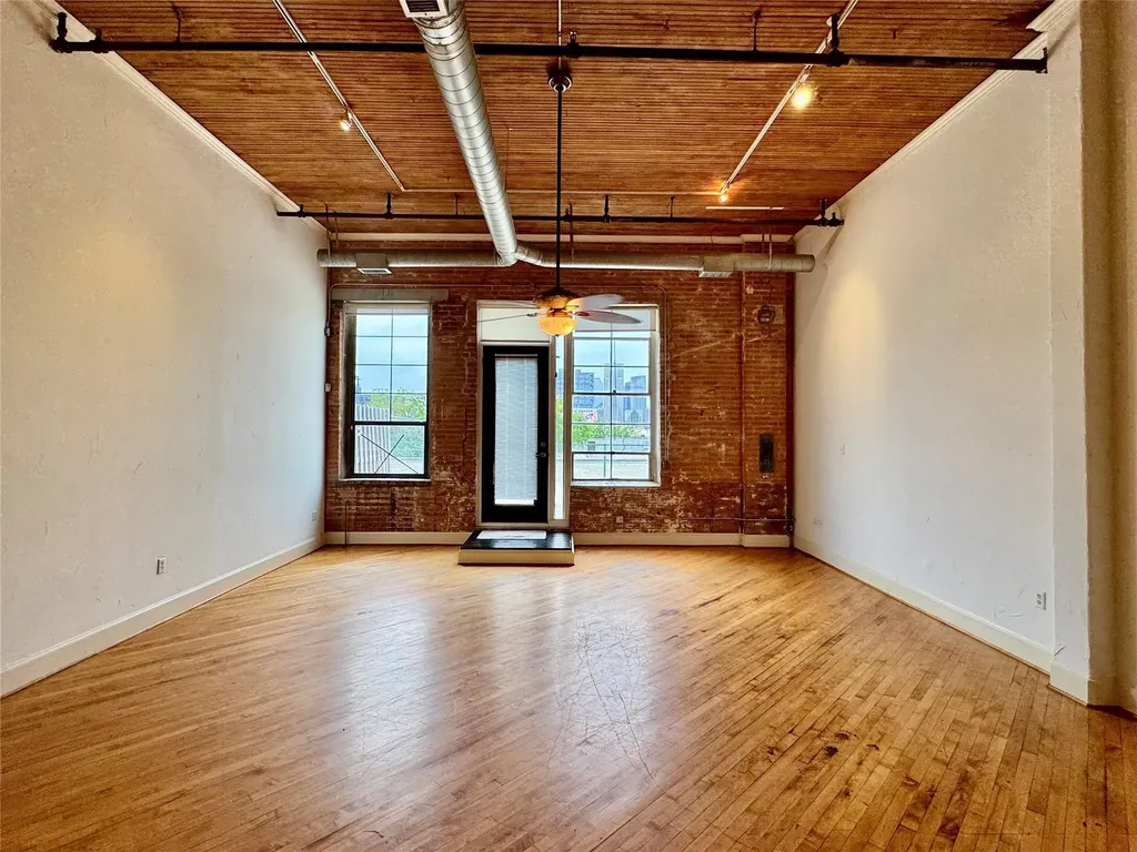 3026 Commerce Street Dallas TX 75226