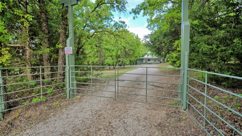 186 County Road 429 Muenster TX 76252