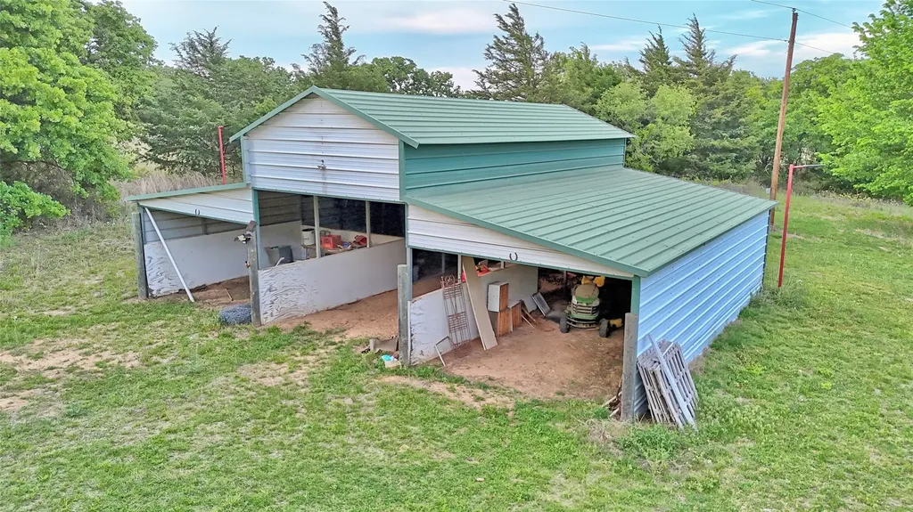 186 County Road 429 Muenster TX 76252