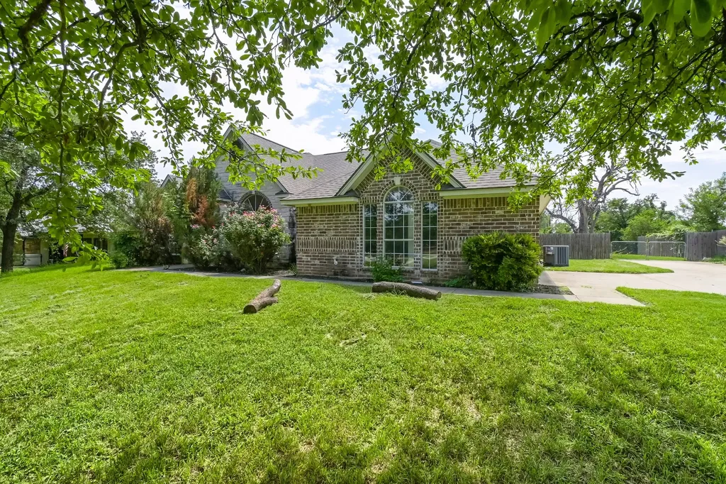 152 Howard Newby Lane Springtown TX 76082