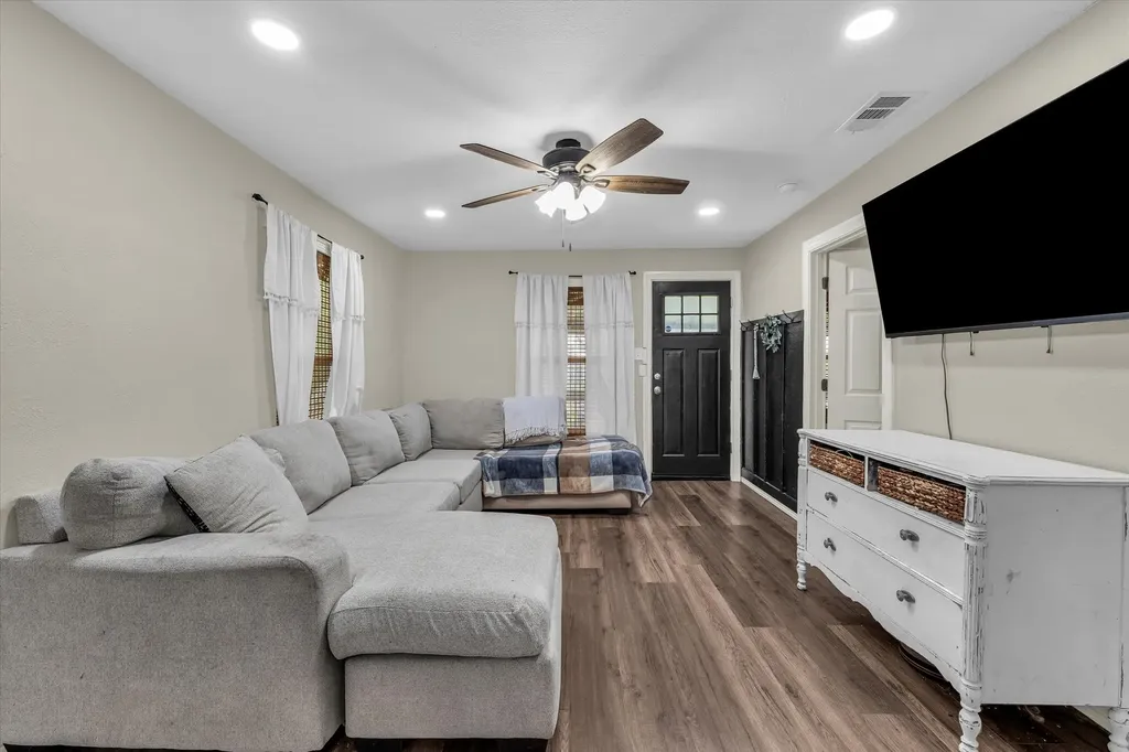 102 Goodwin Lane Moody TX 76557