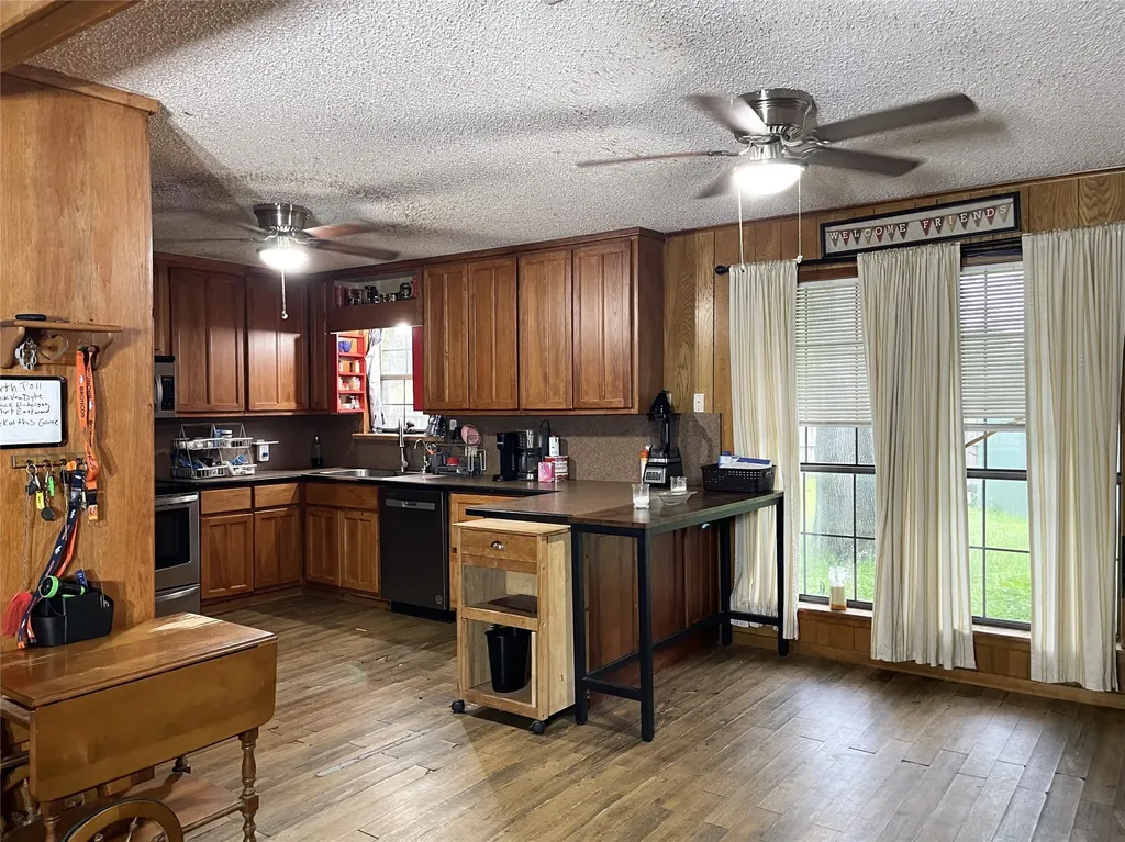 400 S 8th Avenue Teague TX 75860