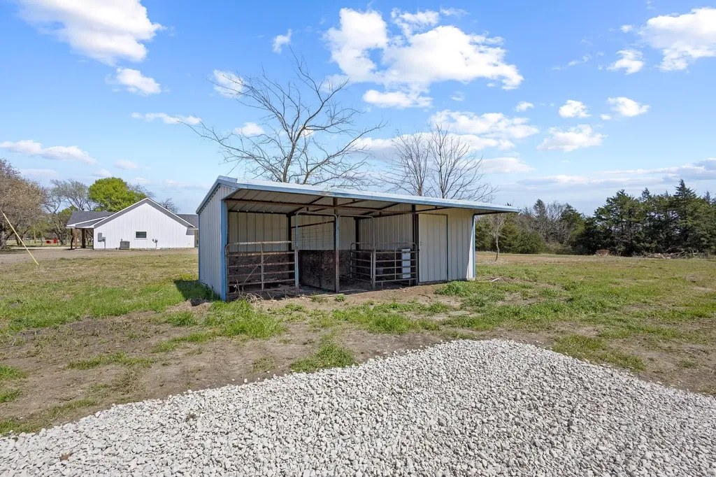 14457 E Fm 1396 Windom TX 75492