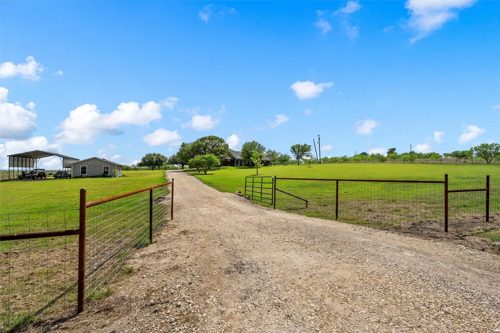 12851 Reeds Lake Road Rogers TX 76569