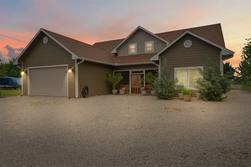 1414 Rs County Road 1605 Point TX 75472