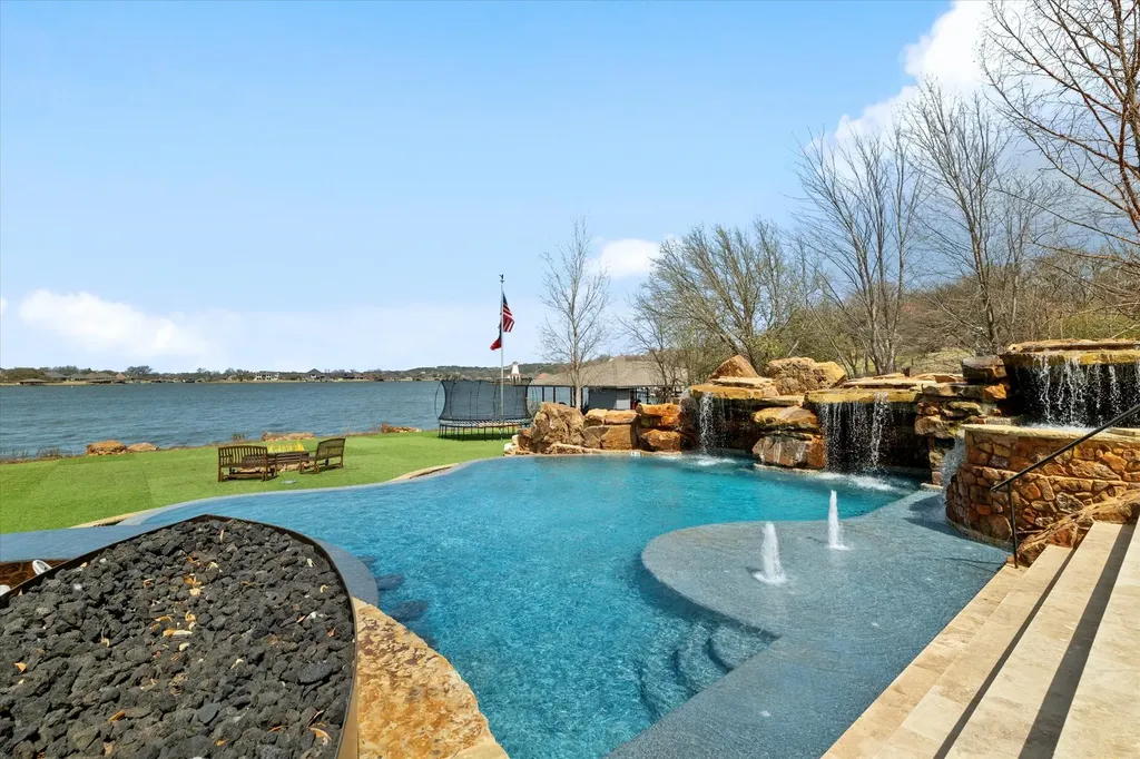 Granbury TX, 1904 W Emerald Bend Court