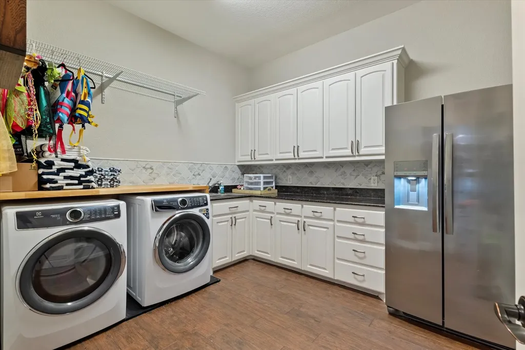 1904 W Emerald Bend Court Granbury TX 76049