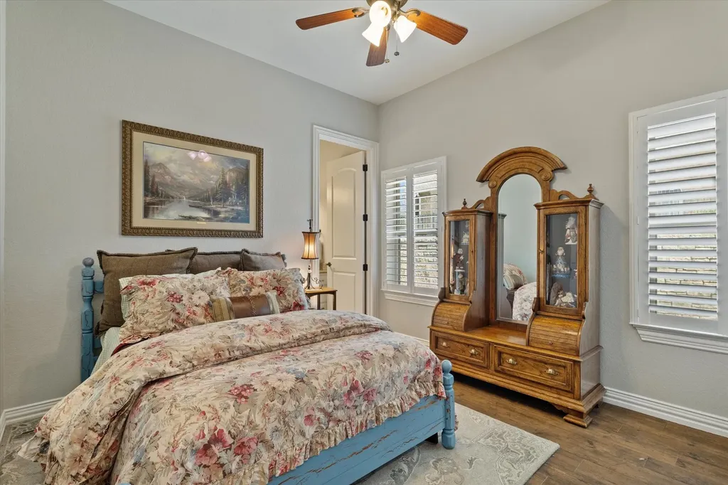 1904 W Emerald Bend Court Granbury TX 76049