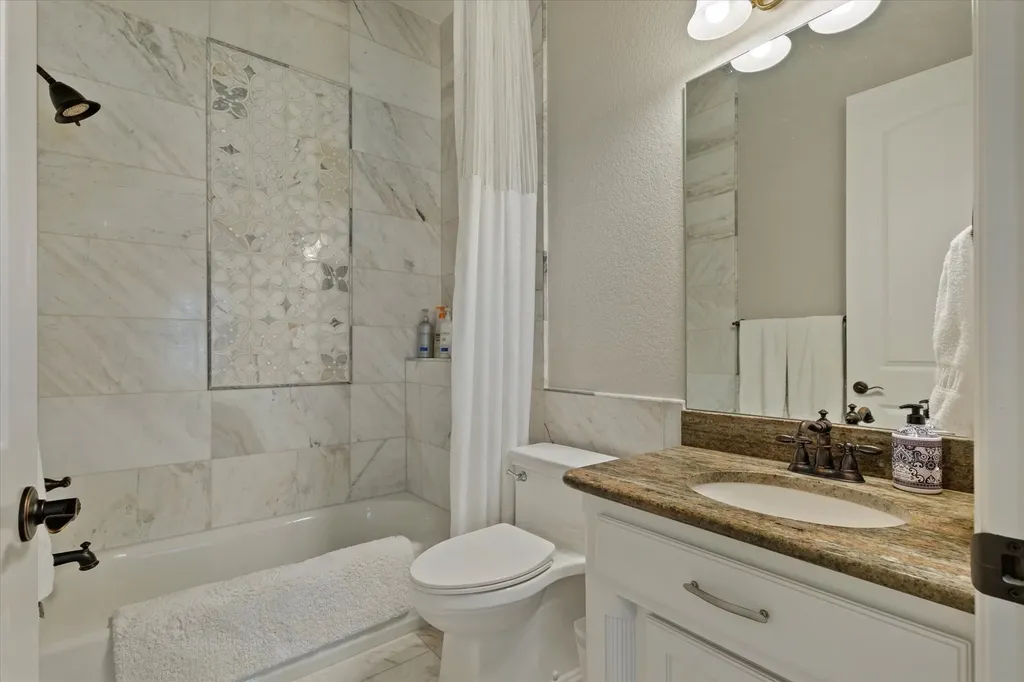 1904 W Emerald Bend Court Granbury TX 76049