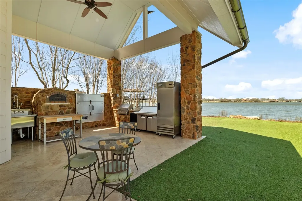 1904 W Emerald Bend Court Granbury TX 76049
