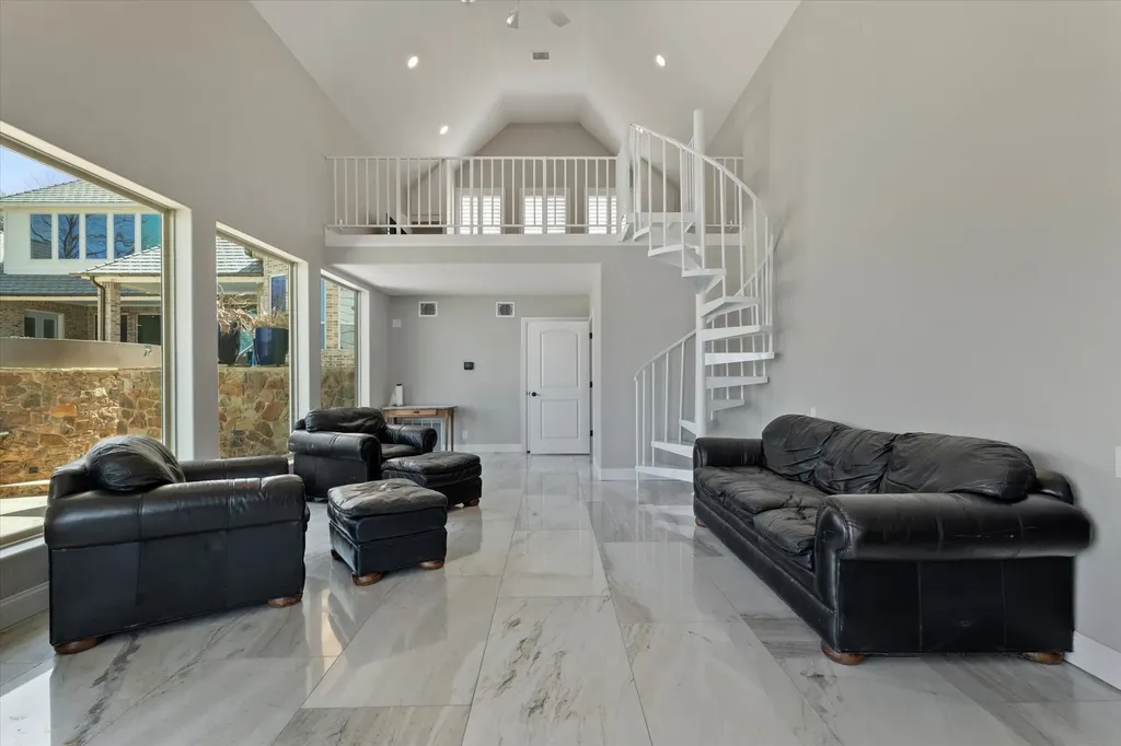 1904 W Emerald Bend Court Granbury TX 76049