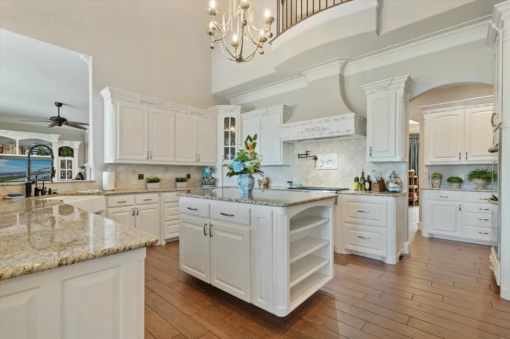 1904 W Emerald Bend Court Granbury TX 76049