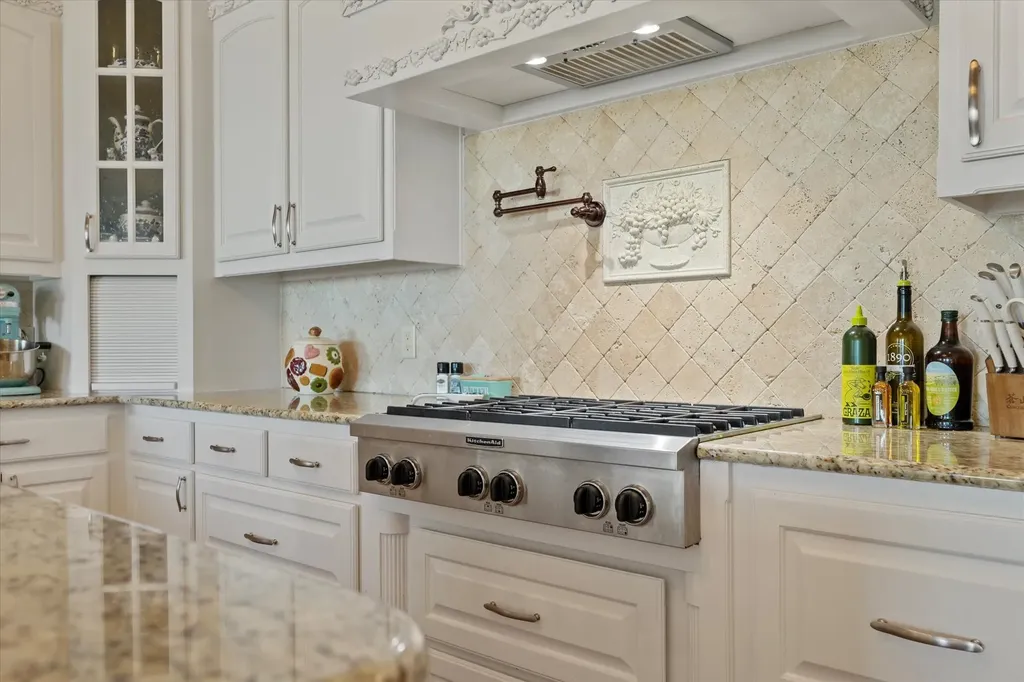 1904 W Emerald Bend Court Granbury TX 76049