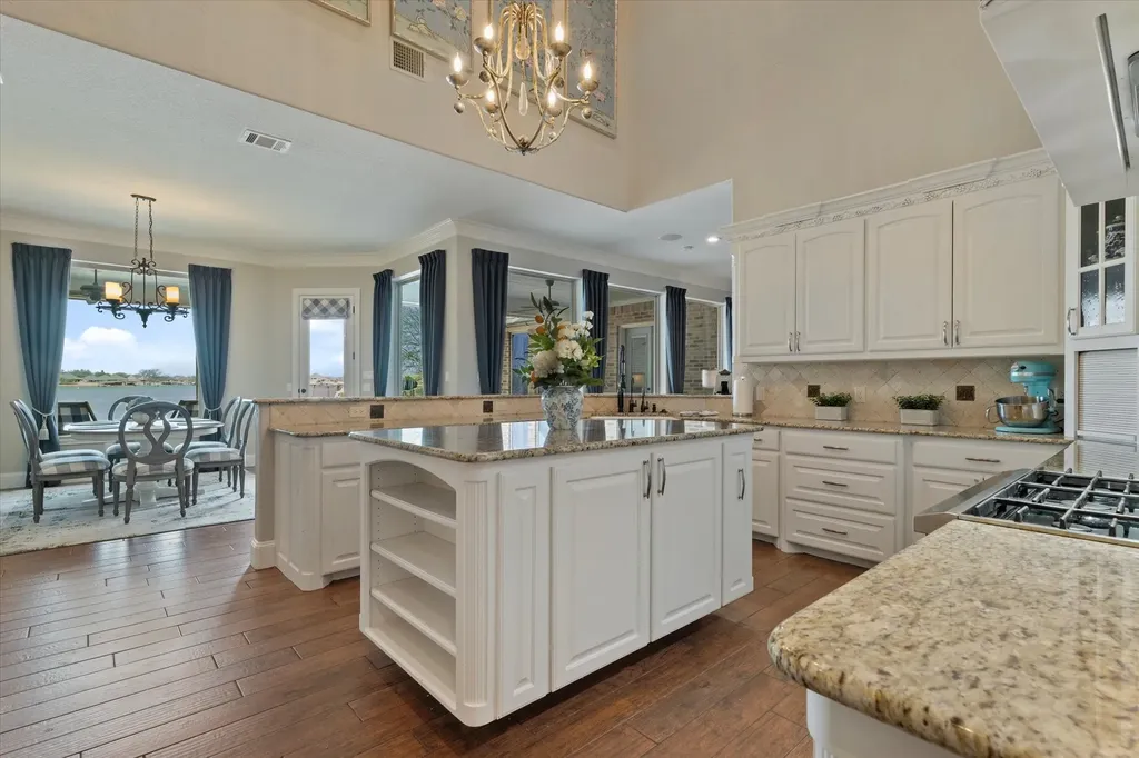 1904 W Emerald Bend Court Granbury TX 76049