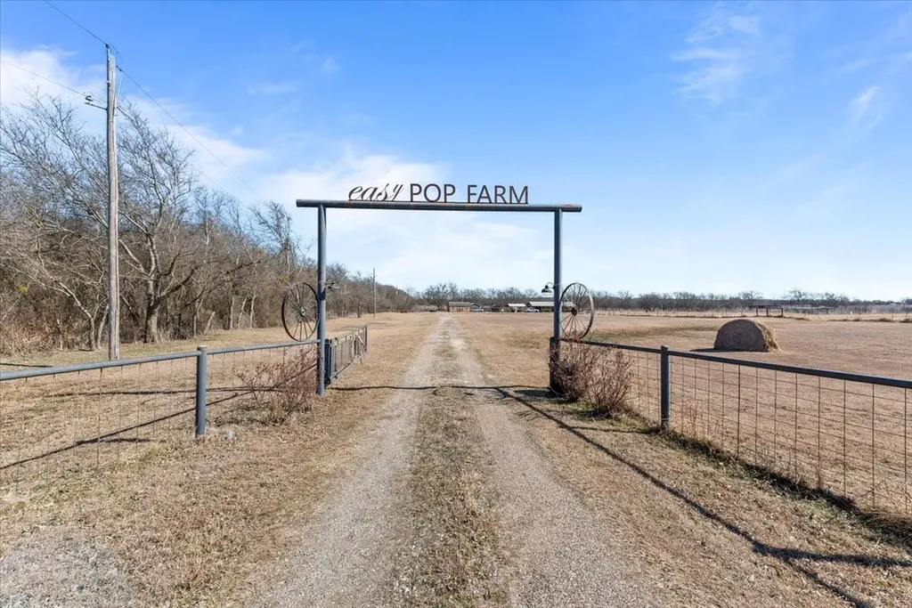 9964 State Highway 171 Covington TX 76636