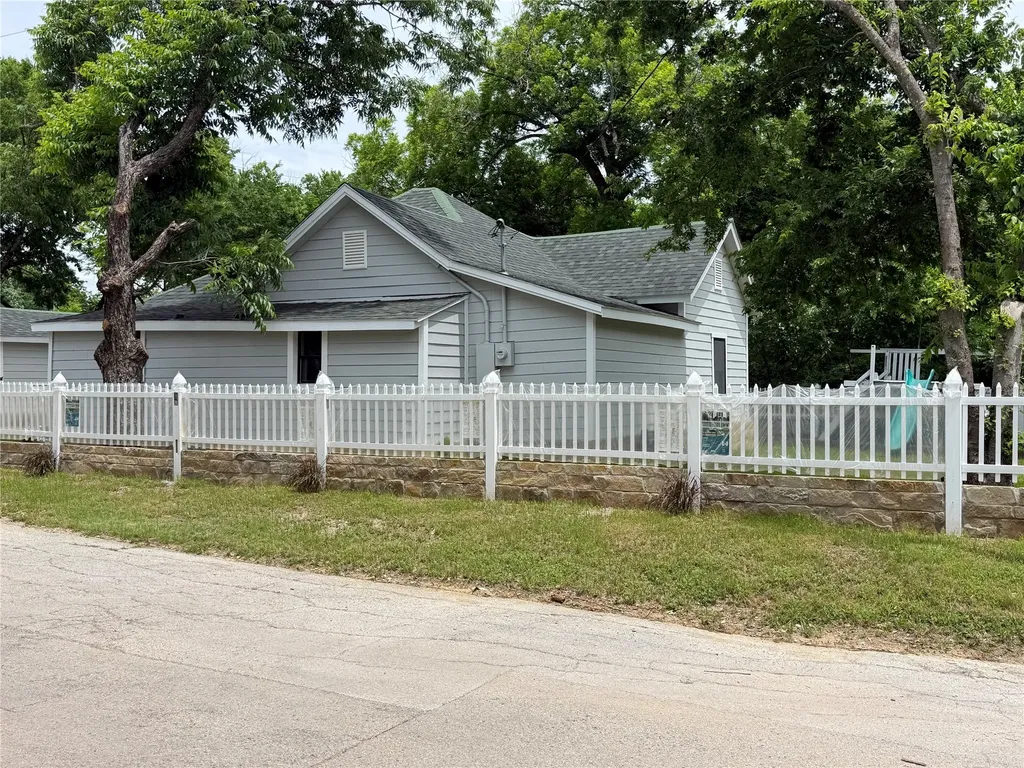 701 Olive Street Cleburne TX 76031