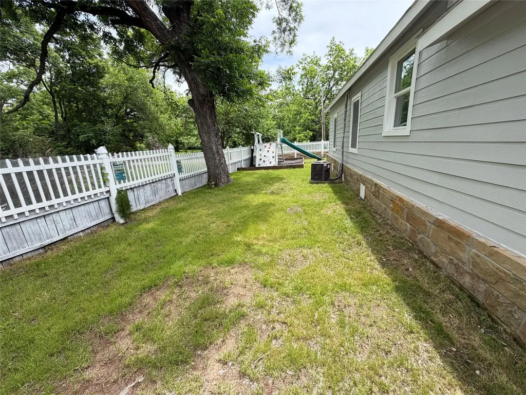 701 Olive Street Cleburne TX 76031