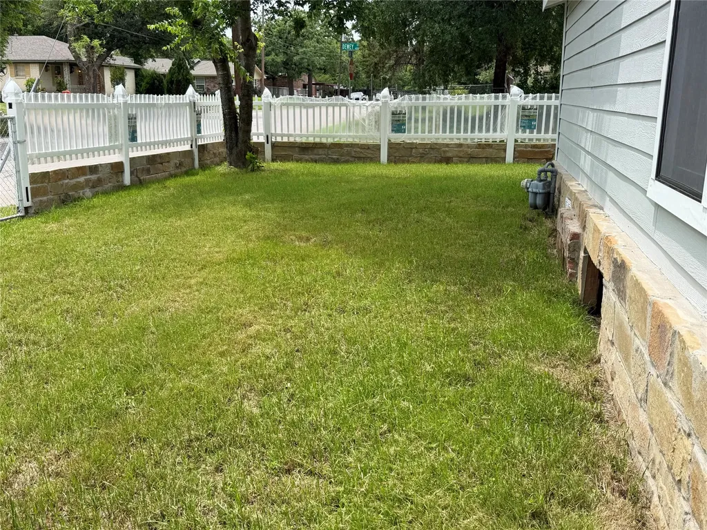 701 Olive Street Cleburne TX 76031