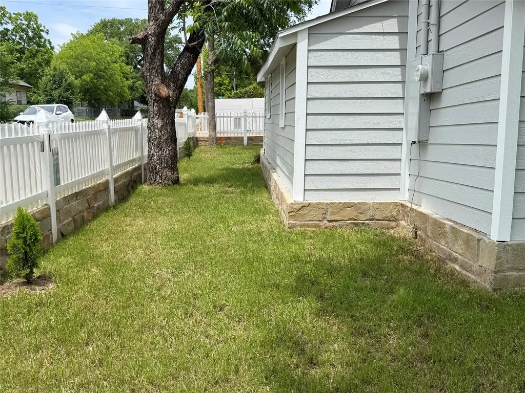 701 Olive Street Cleburne TX 76031