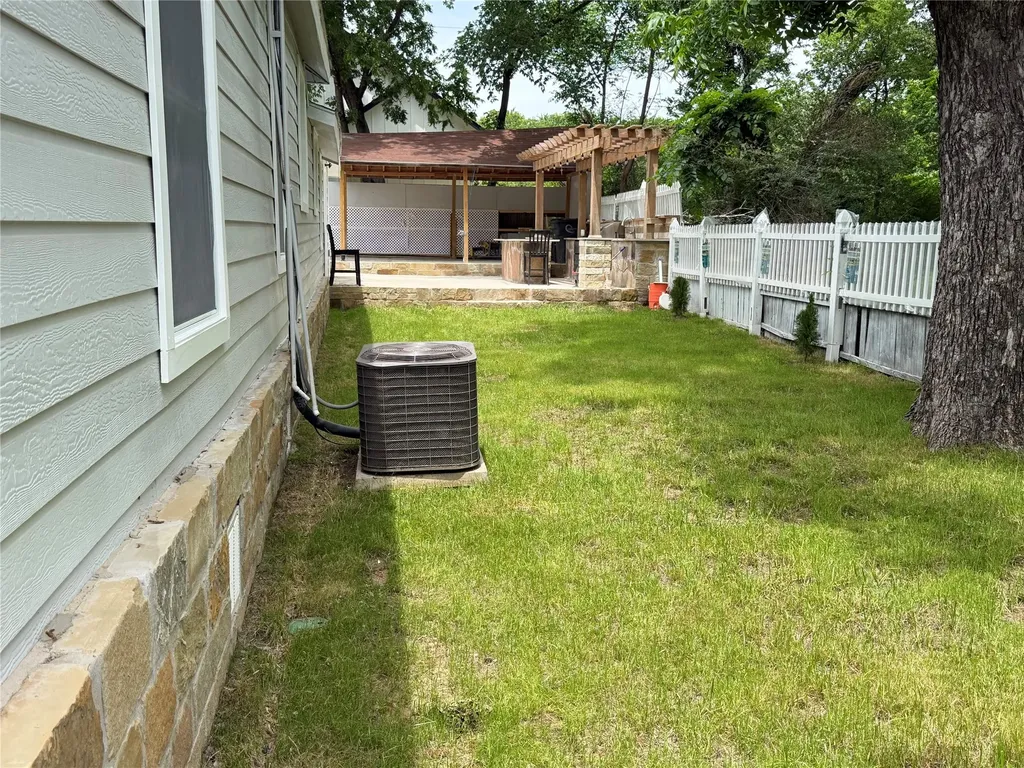 701 Olive Street Cleburne TX 76031