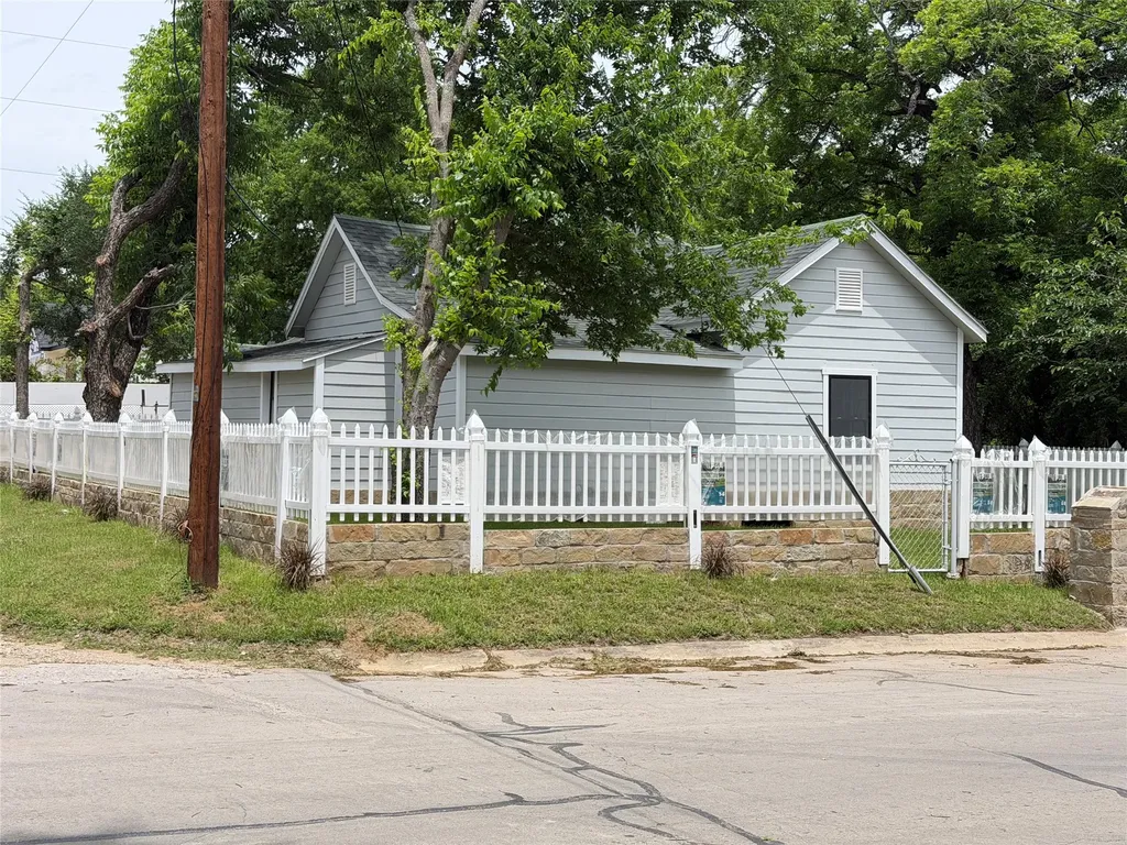 701 Olive Street Cleburne TX 76031
