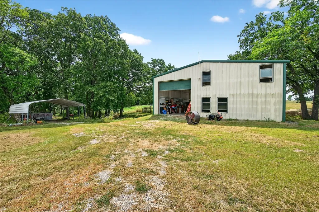 1200 County Road 1215 Savoy TX 75479