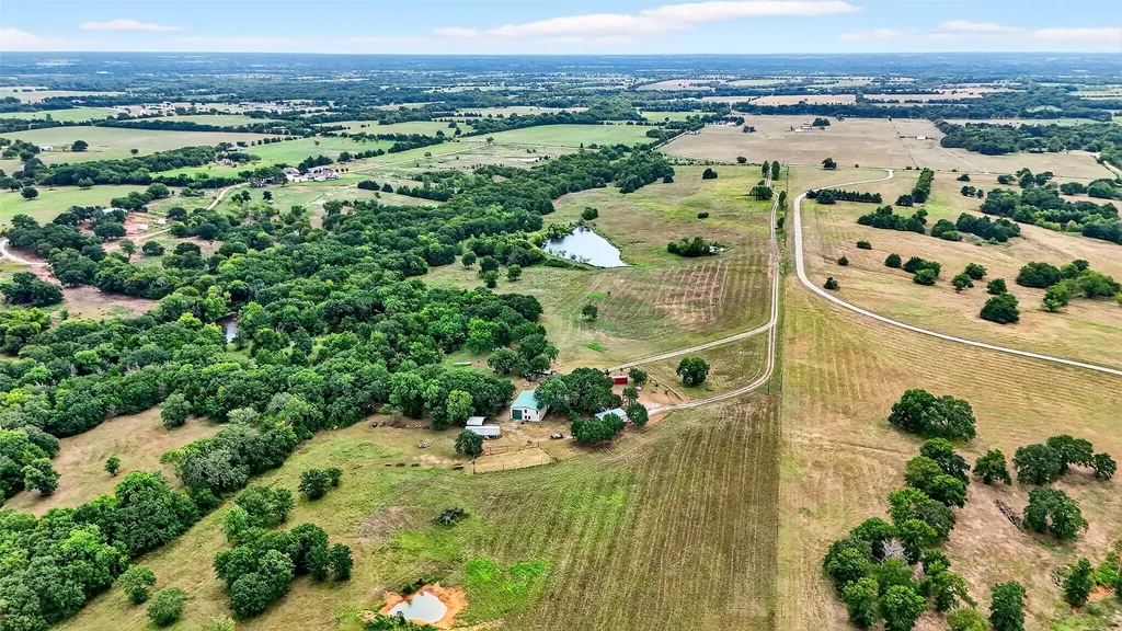 1200 County Road 1215 Savoy TX 75479