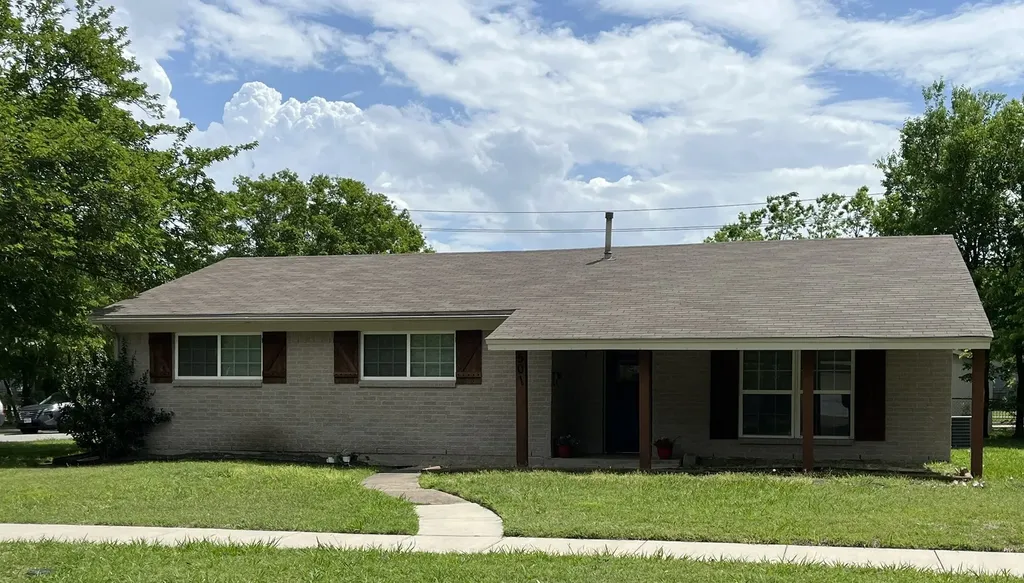 501 Sparks Street Grand Prairie TX 75051