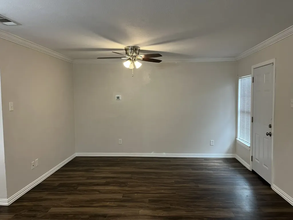 501 Sparks Street Grand Prairie TX 75051