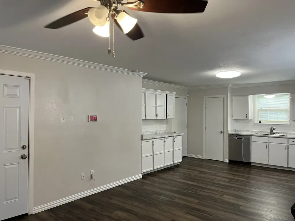 501 Sparks Street Grand Prairie TX 75051