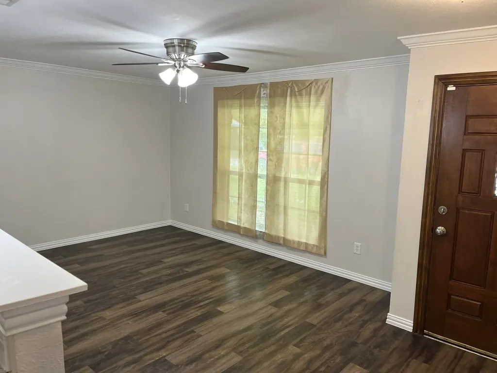 501 Sparks Street Grand Prairie TX 75051