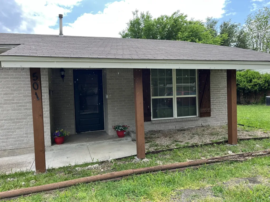 501 Sparks Street Grand Prairie TX 75051