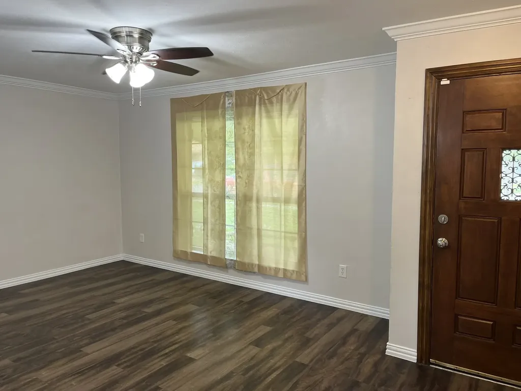 501 Sparks Street Grand Prairie TX 75051