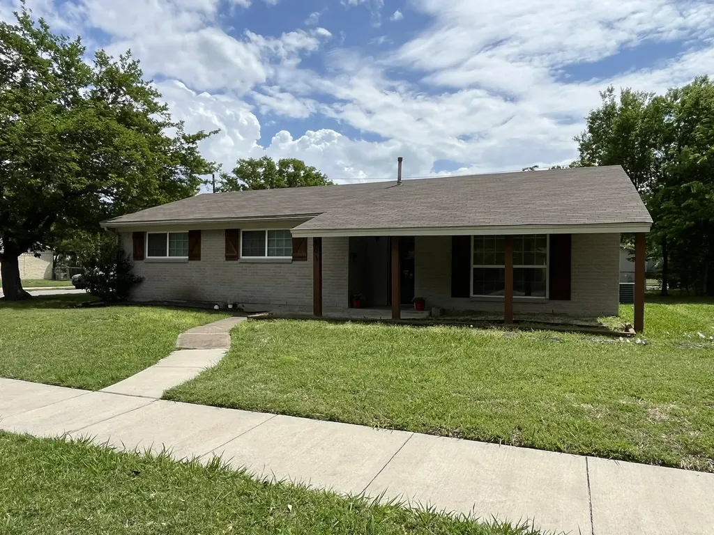 501 Sparks Street Grand Prairie TX 75051