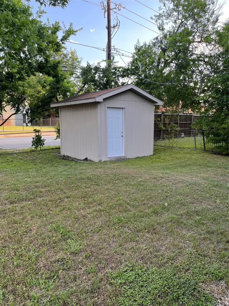 501 Sparks Street Grand Prairie TX 75051