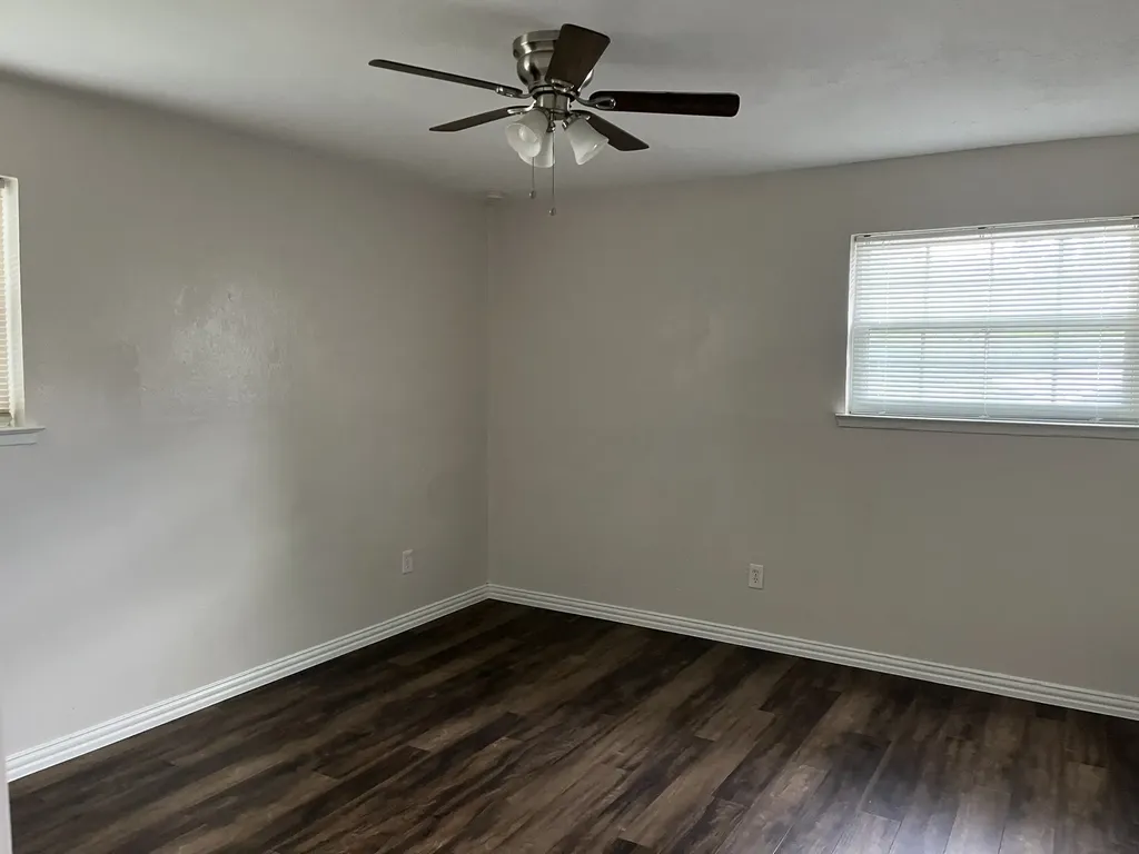 501 Sparks Street Grand Prairie TX 75051