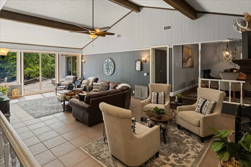 2002 W Lake Drive Gladewater TX 75647