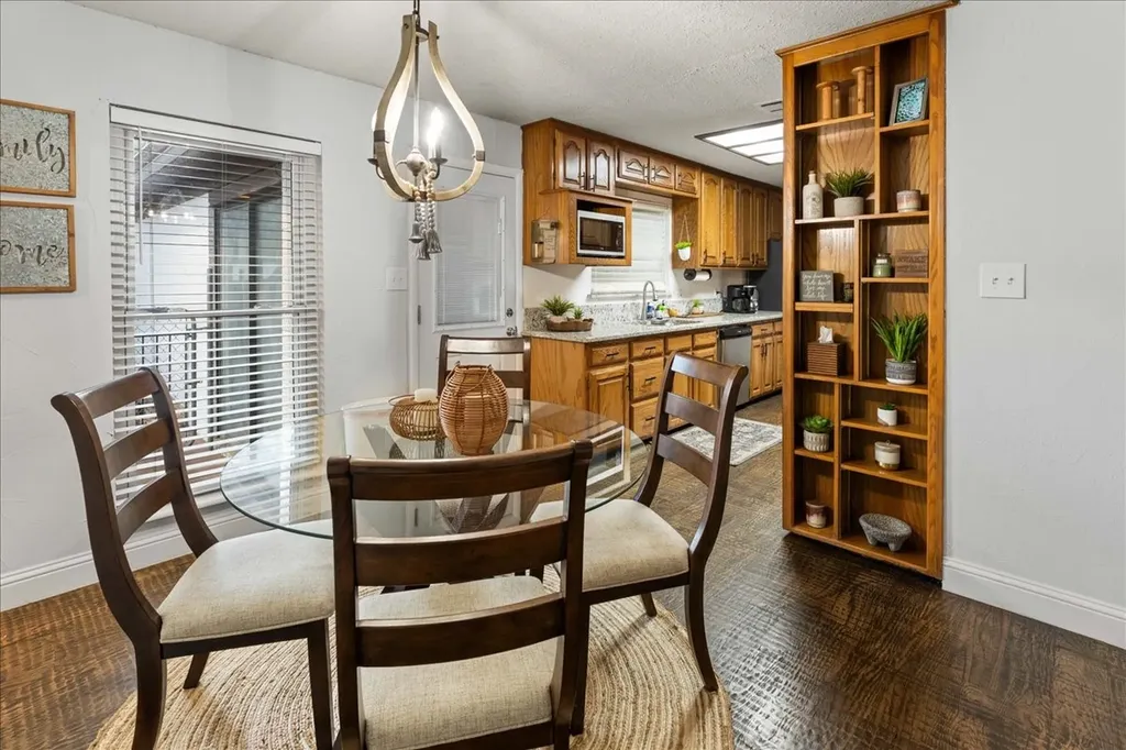 2002 W Lake Drive Gladewater TX 75647