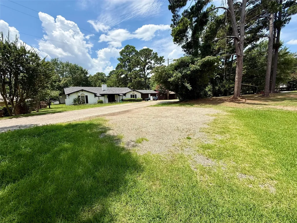 2002 W Lake Drive Gladewater TX 75647